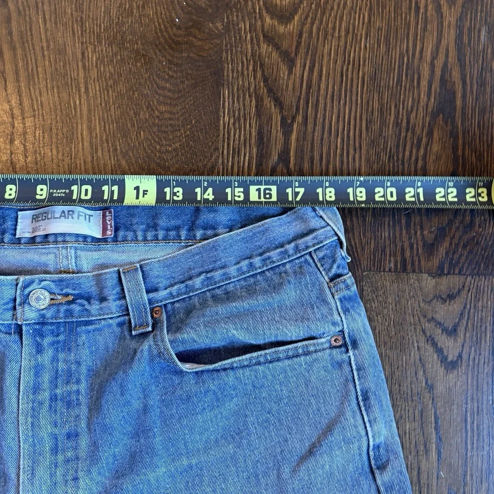Vintage Levi's 505 Jeans Mens 38x32 Blue Pockets Regular Fit Denim Light Wash